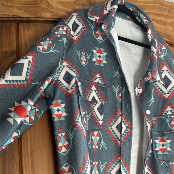 Geometric Patterned Button-Up Shirt - Picture 2 of 3